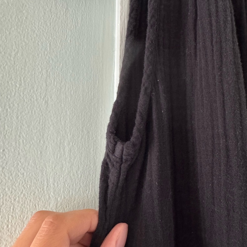 XiRENA Black Sleeveless Maxi Dress with Ruffled Neck - Picture 3 of 12